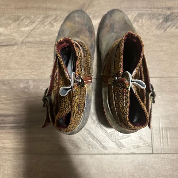 L'Artiste Spring Step Shazzam Leather Hand Painted Ankle Booties 41 NWOB - Picture 4 of 6
